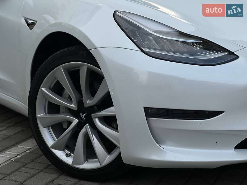 Седан Tesla Model 3 2019 в Ивано-Франковске
