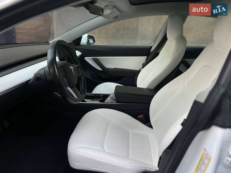 Седан Tesla Model 3 2019 в Ивано-Франковске