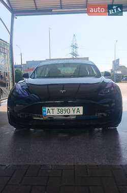 Седан Tesla Model 3 2022 в 