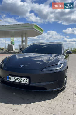 Седан Tesla Model 3 2024 в Бучі