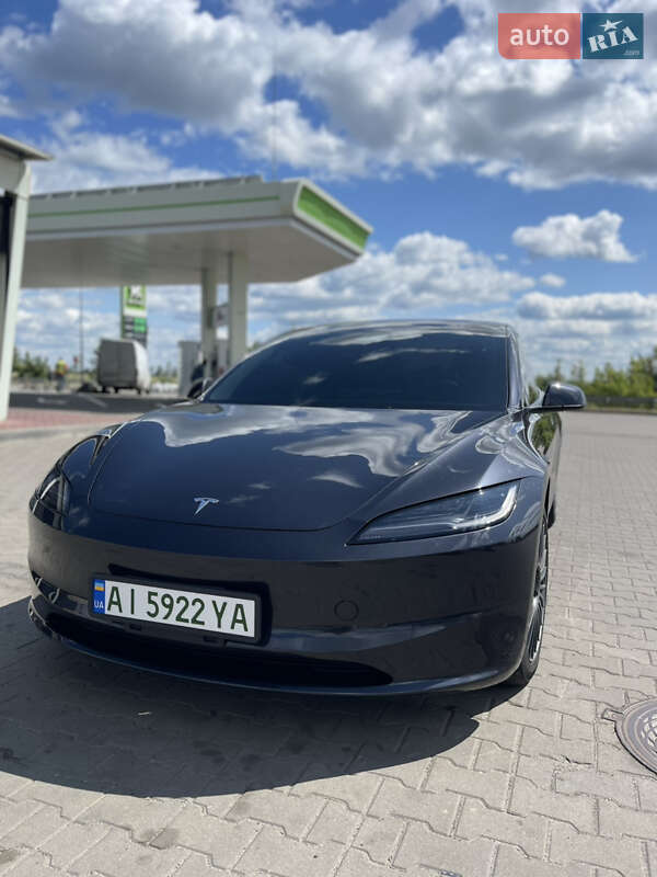 Tesla Model 3 2024