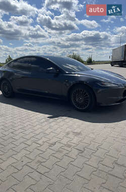 Седан Tesla Model 3 2024 в 