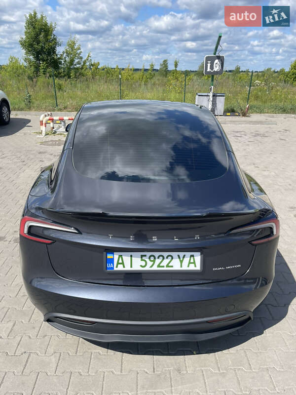 Седан Tesla Model 3 2024 в Буче