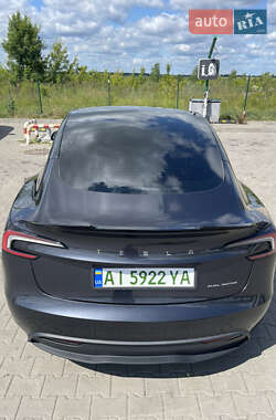 Седан Tesla Model 3 2024 в 