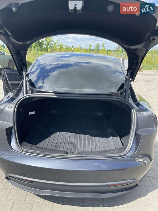 Седан Tesla Model 3 2024 в Буче