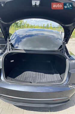 Седан Tesla Model 3 2024 в 