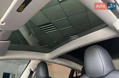 Седан Tesla Model 3 2023 в 