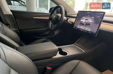 Седан Tesla Model 3 2023 в 