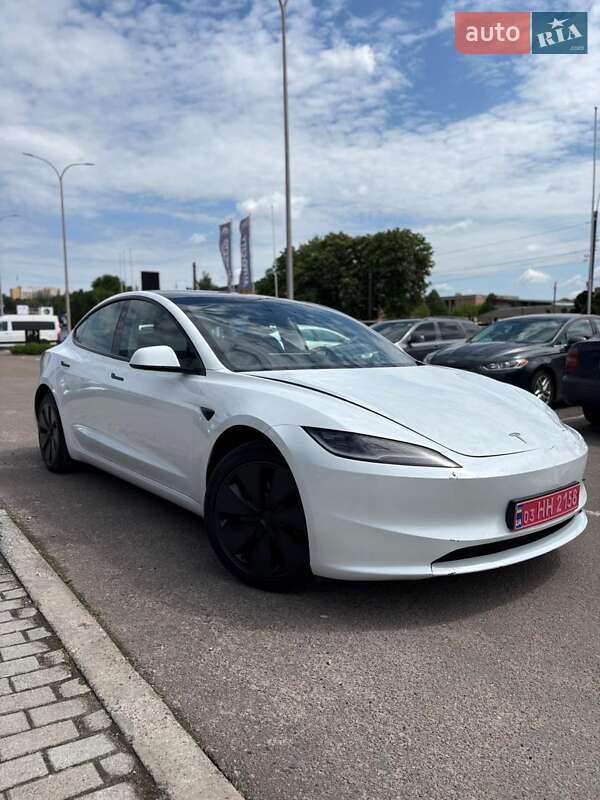Седан Tesla Model 3 2024 в Ровно