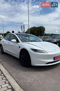 Седан Tesla Model 3 2024 в 