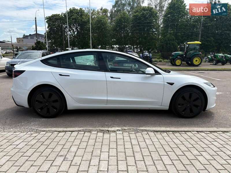 Седан Tesla Model 3 2024 в Ровно