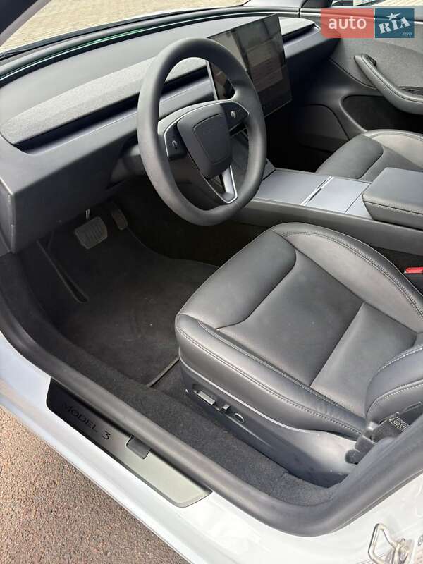 Седан Tesla Model 3 2024 в Ровно