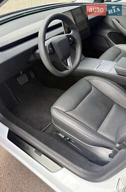 Седан Tesla Model 3 2024 в 