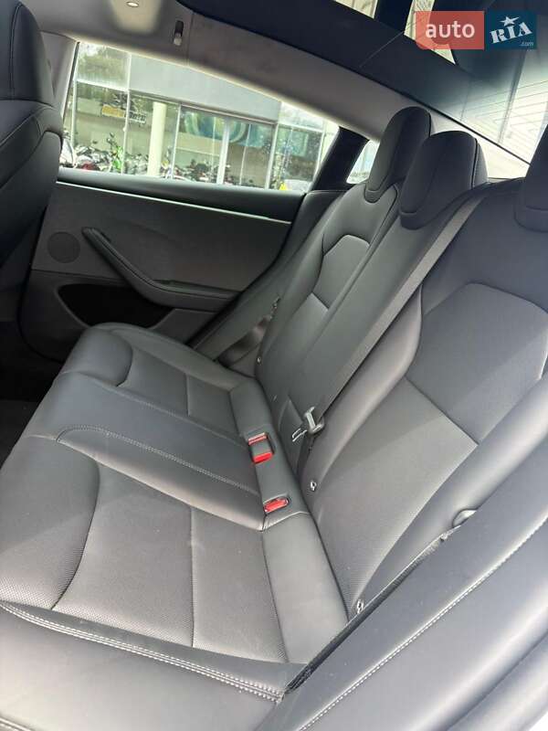 Седан Tesla Model 3 2024 в Ровно