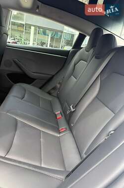 Седан Tesla Model 3 2024 в 
