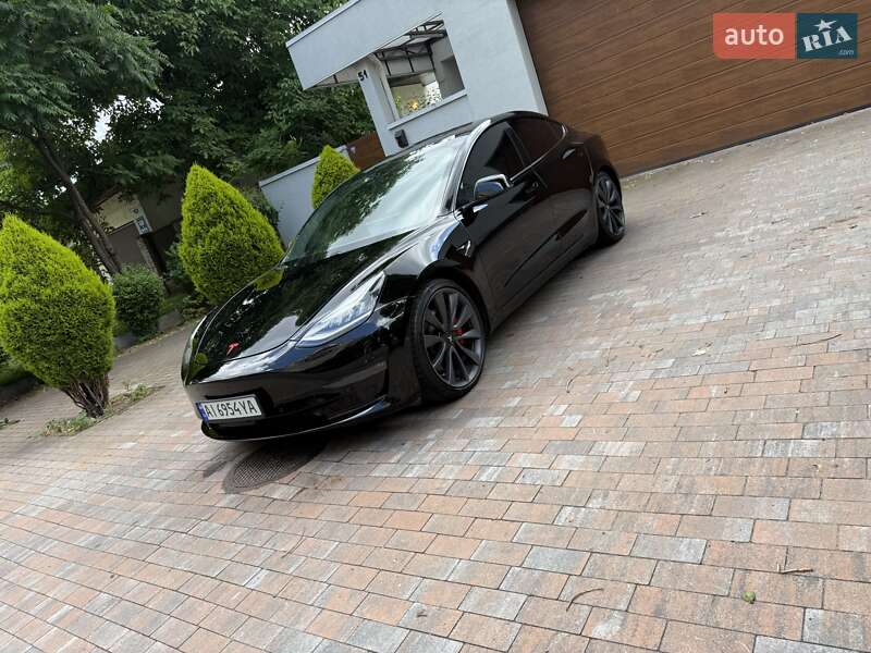 Седан Tesla Model 3 2020 в Києві