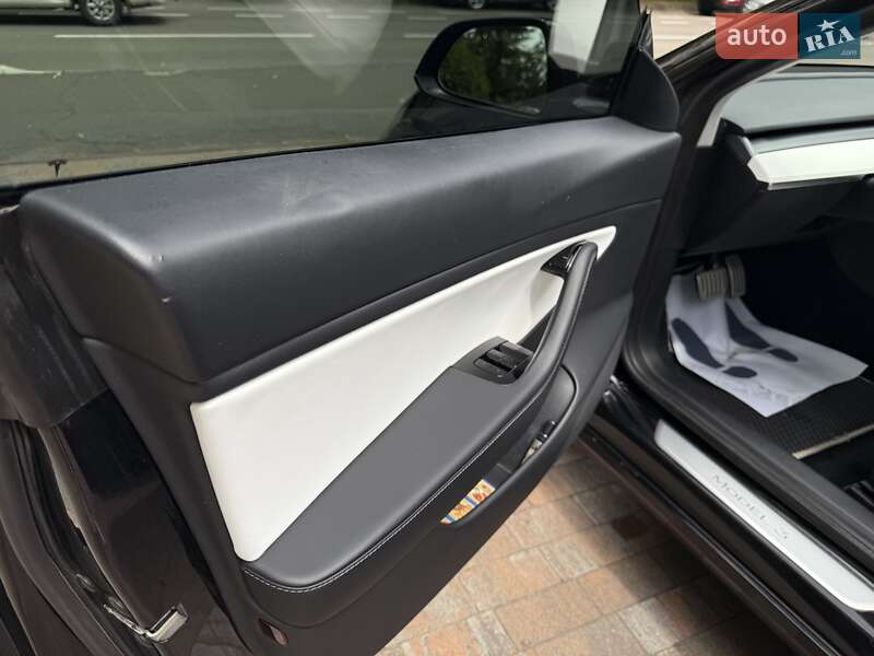 Седан Tesla Model 3 2020 в Києві
