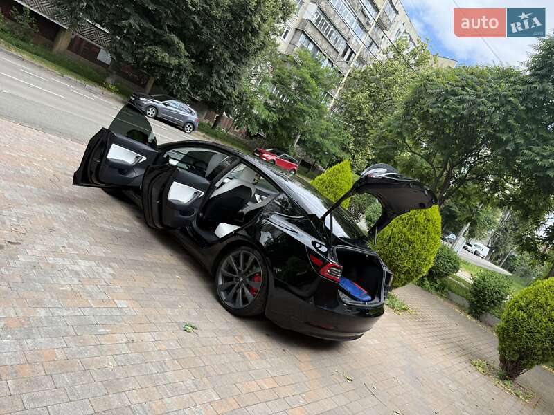 Седан Tesla Model 3 2020 в Києві