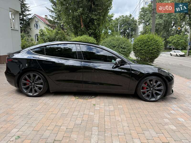 Седан Tesla Model 3 2020 в Києві