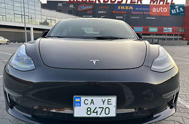 Седан Tesla Model 3 2022 в 