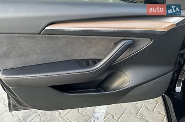 Седан Tesla Model 3 2022 в 
