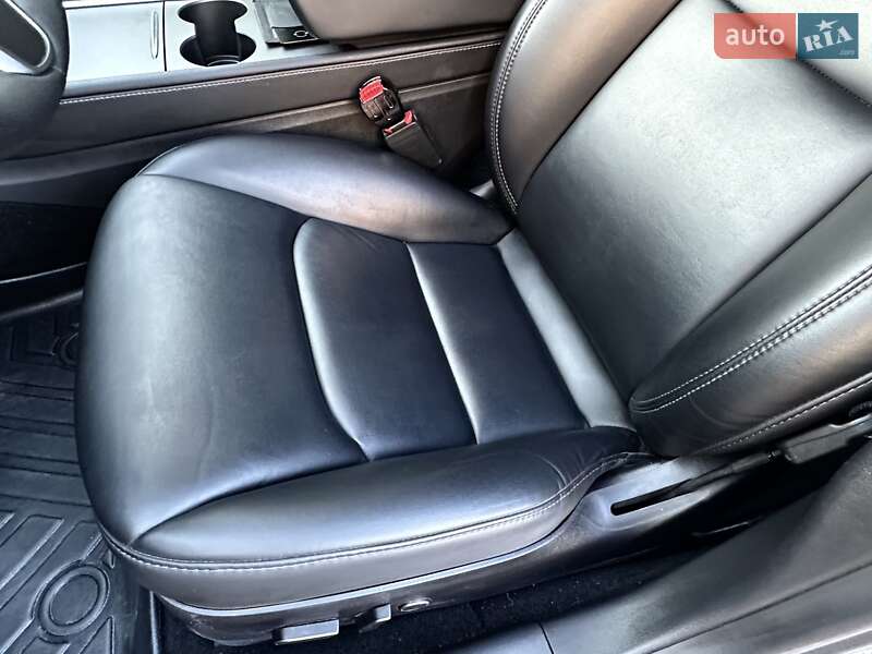 Седан Tesla Model 3 2021 в Одессе