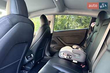 Седан Tesla Model 3 2021 в 
