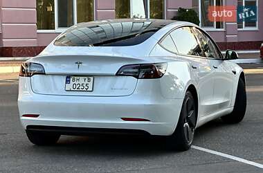 Седан Tesla Model 3 2021 в 