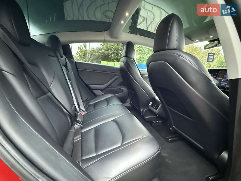 Седан Tesla Model 3 2020 в Коломые