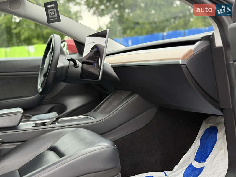 Седан Tesla Model 3 2020 в Коломые