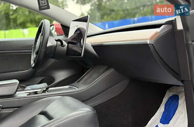 Седан Tesla Model 3 2020 в 