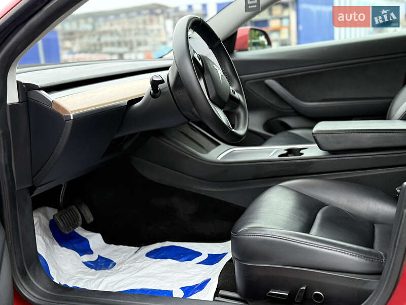 Седан Tesla Model 3 2020 в Коломые