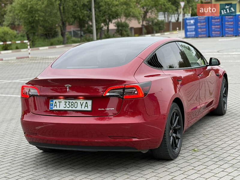 Седан Tesla Model 3 2020 в Коломые