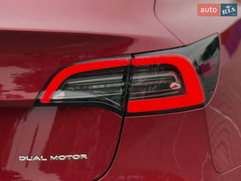 Седан Tesla Model 3 2020 в Коломые