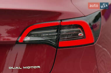 Седан Tesla Model 3 2020 в 