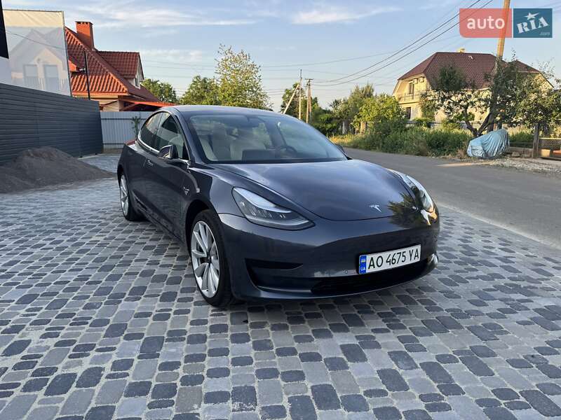 Седан Tesla Model 3 2019 в Ужгороде