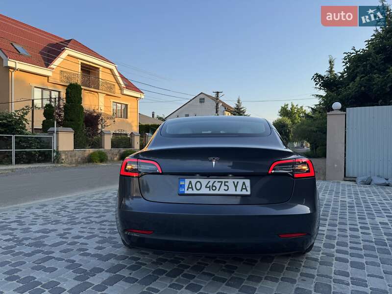 Седан Tesla Model 3 2019 в Ужгороде