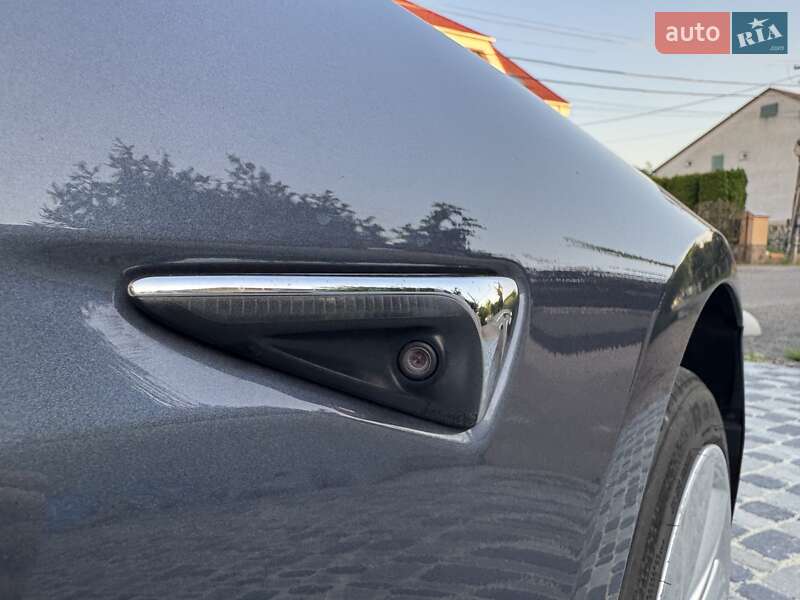 Седан Tesla Model 3 2019 в Ужгороде