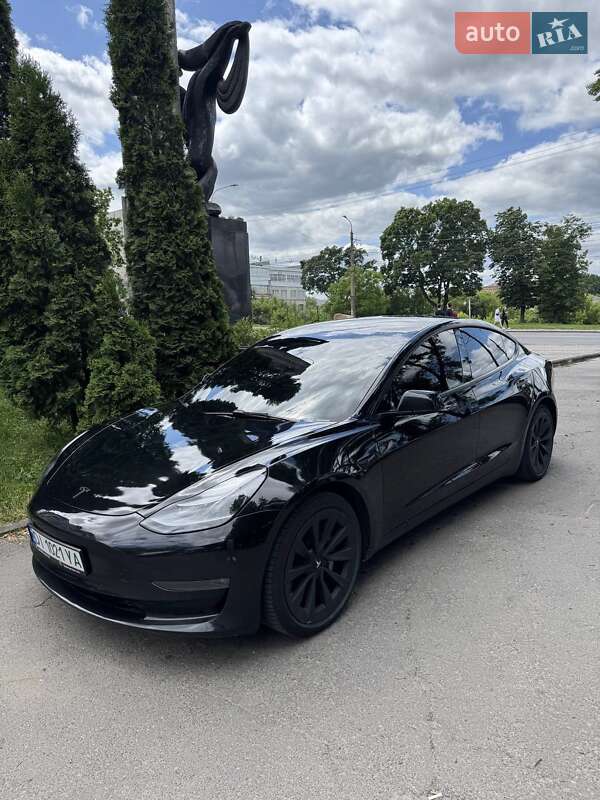 Седан Tesla Model 3 2022 в 