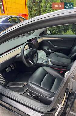 Седан Tesla Model 3 2022 в 