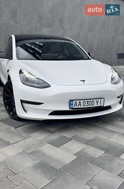 Седан Tesla Model 3 2022 в 