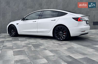 Седан Tesla Model 3 2022 в 