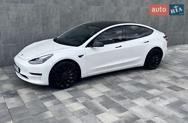 Седан Tesla Model 3 2022 в 
