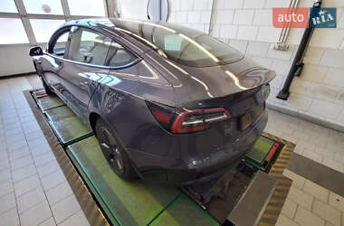 Седан Tesla Model 3 2022 в 