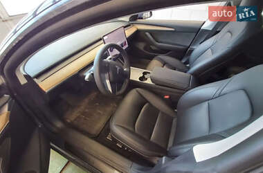Седан Tesla Model 3 2022 в 