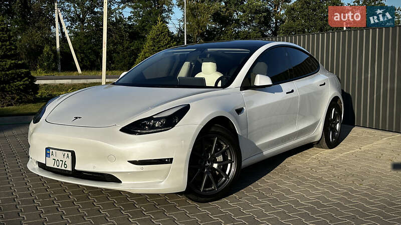 Седан Tesla Model 3 2021 в 