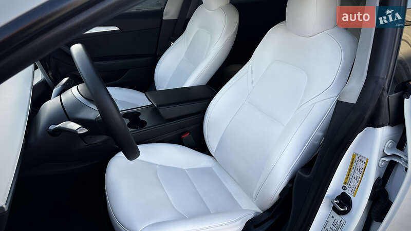 Седан Tesla Model 3 2021 в Кагарлыке