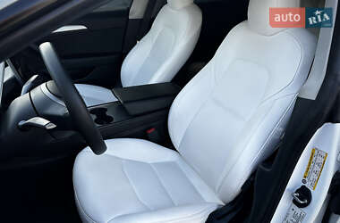 Седан Tesla Model 3 2021 в 