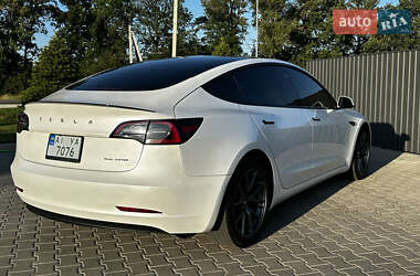 Седан Tesla Model 3 2021 в 