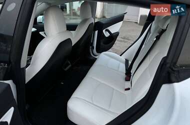 Седан Tesla Model 3 2020 в 
